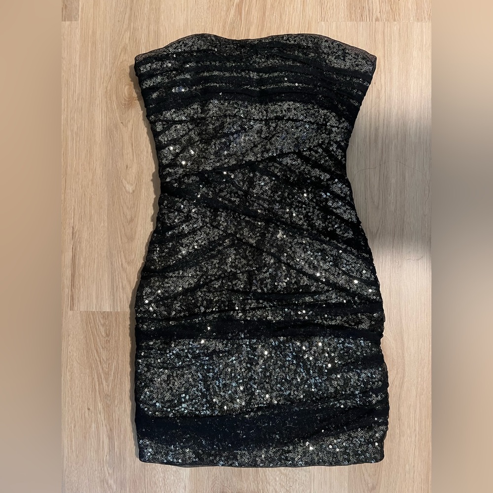 Sparkly body-con MINI dress.